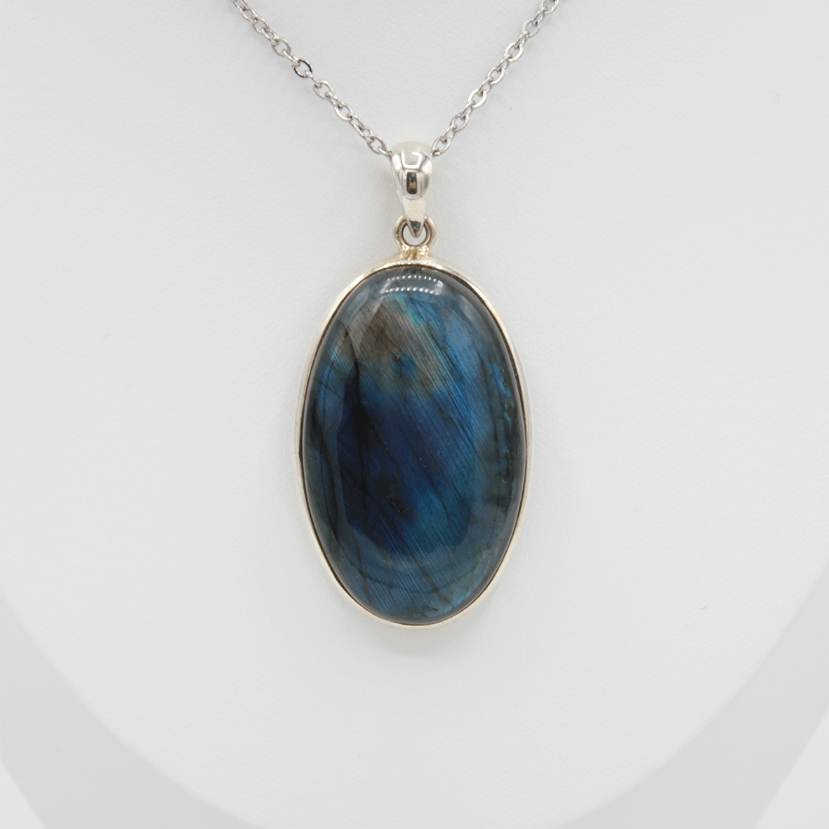 Pendentif Labradorite Ovale – Monture et Bélière en Argent 925 (18g)