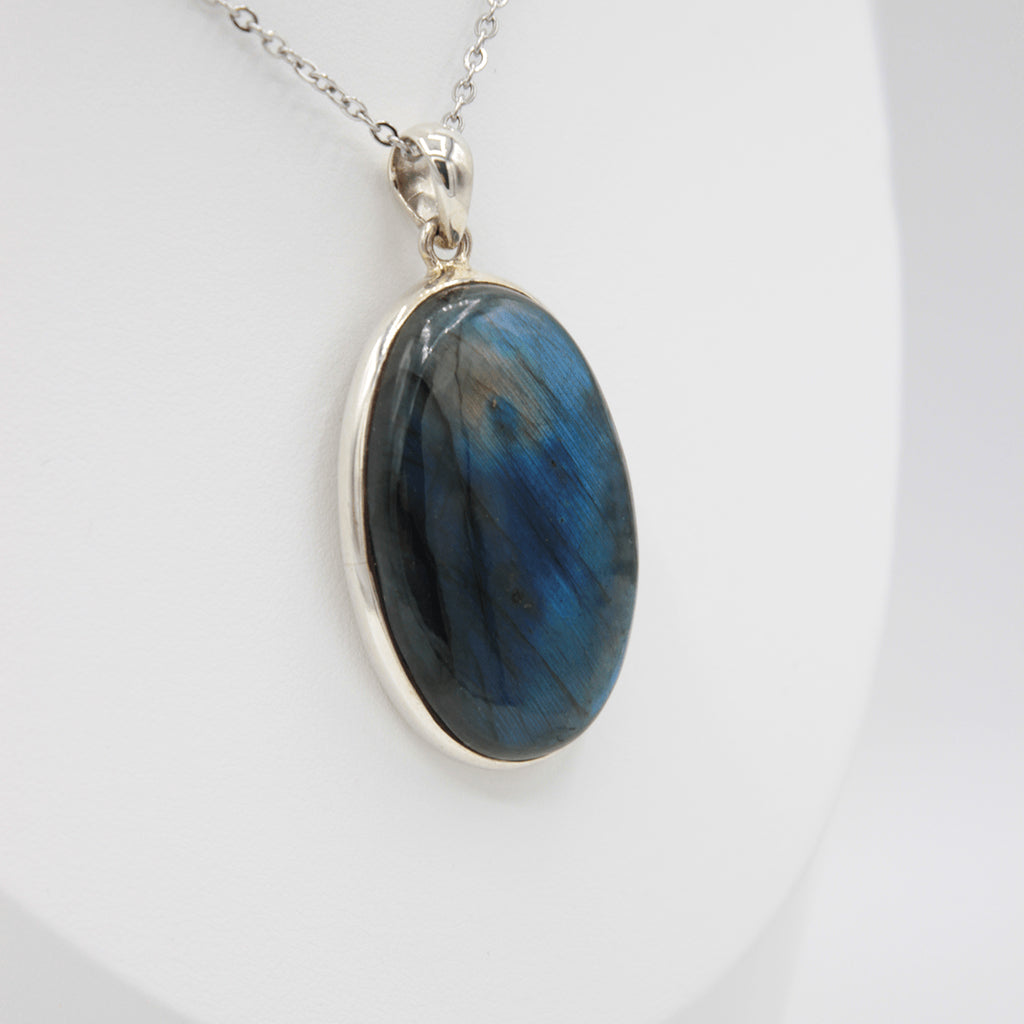 Pendentif Labradorite Ovale – Monture et Bélière en Argent 925 (18g)