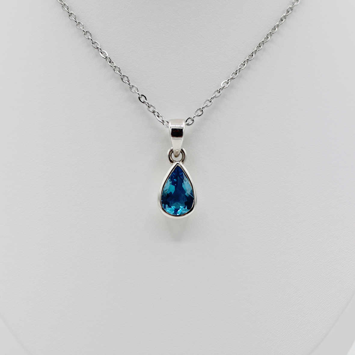 Pendentif Topaze Facettée – Argent 925 (2 g)