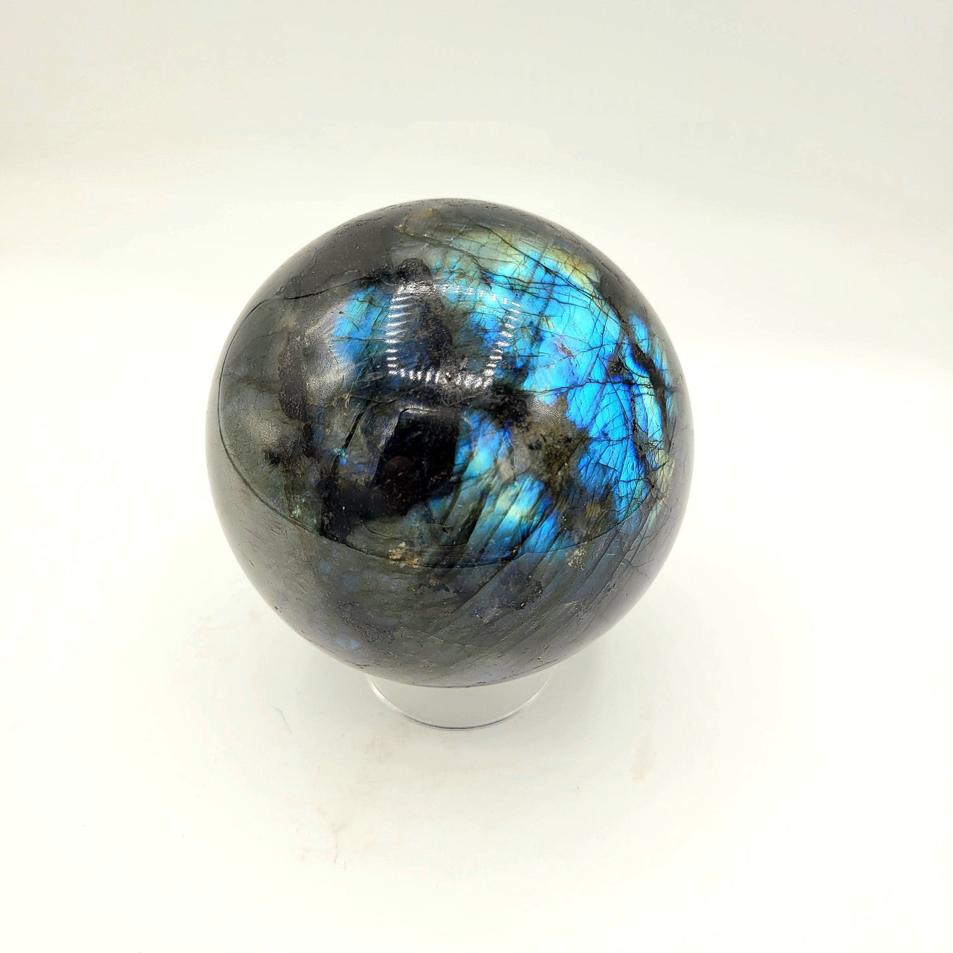 Sphère en Labradorite – Reflets bleus (1,425 kg)