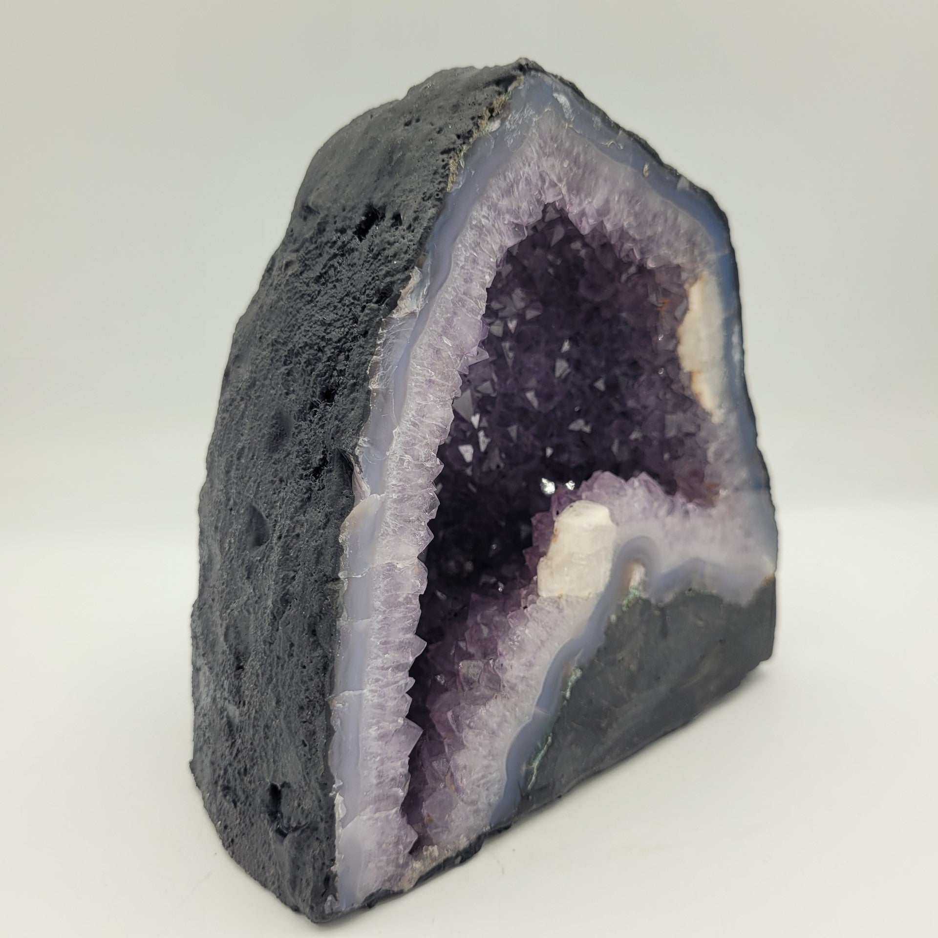 Cathédrale d’Améthyste du Brésil – Cristaux bruts (2,260 kg)