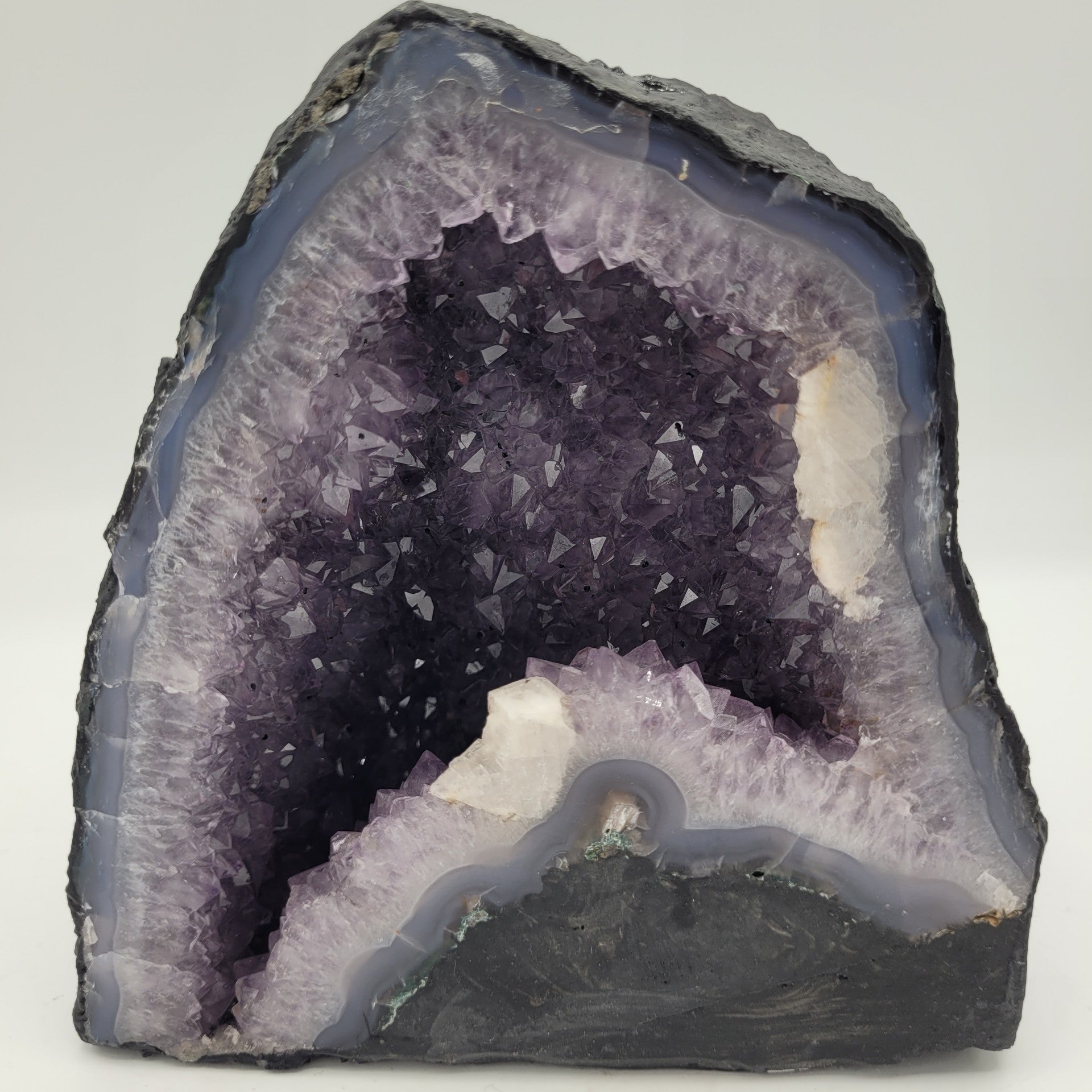 Cathédrale d’Améthyste du Brésil – Cristaux bruts (2,260 kg)