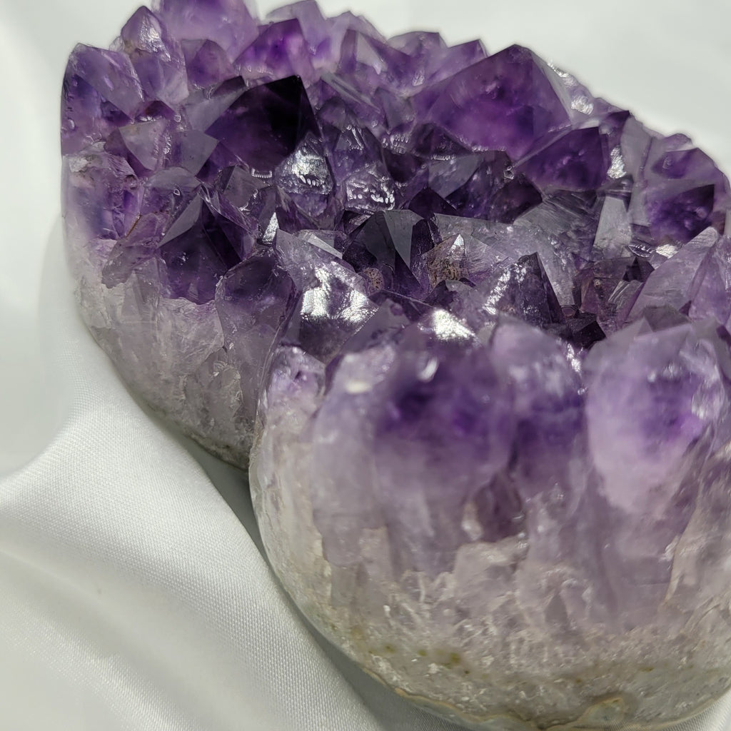 Cœur en Améthyste du Brésil – Pierre brute taillée (1,011 kg)