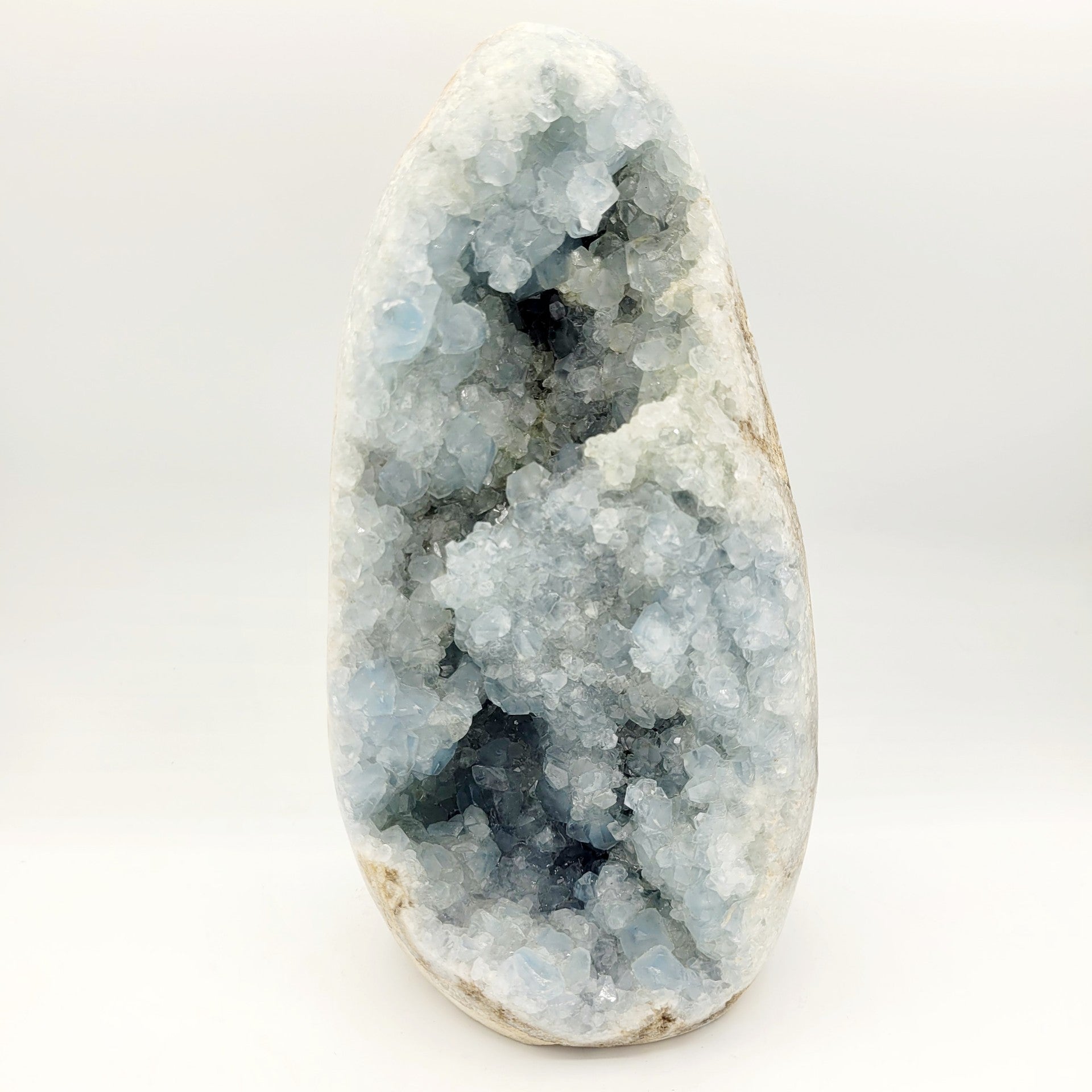 Célestine – Géode cristallisée, bords polis (4,275 kg)