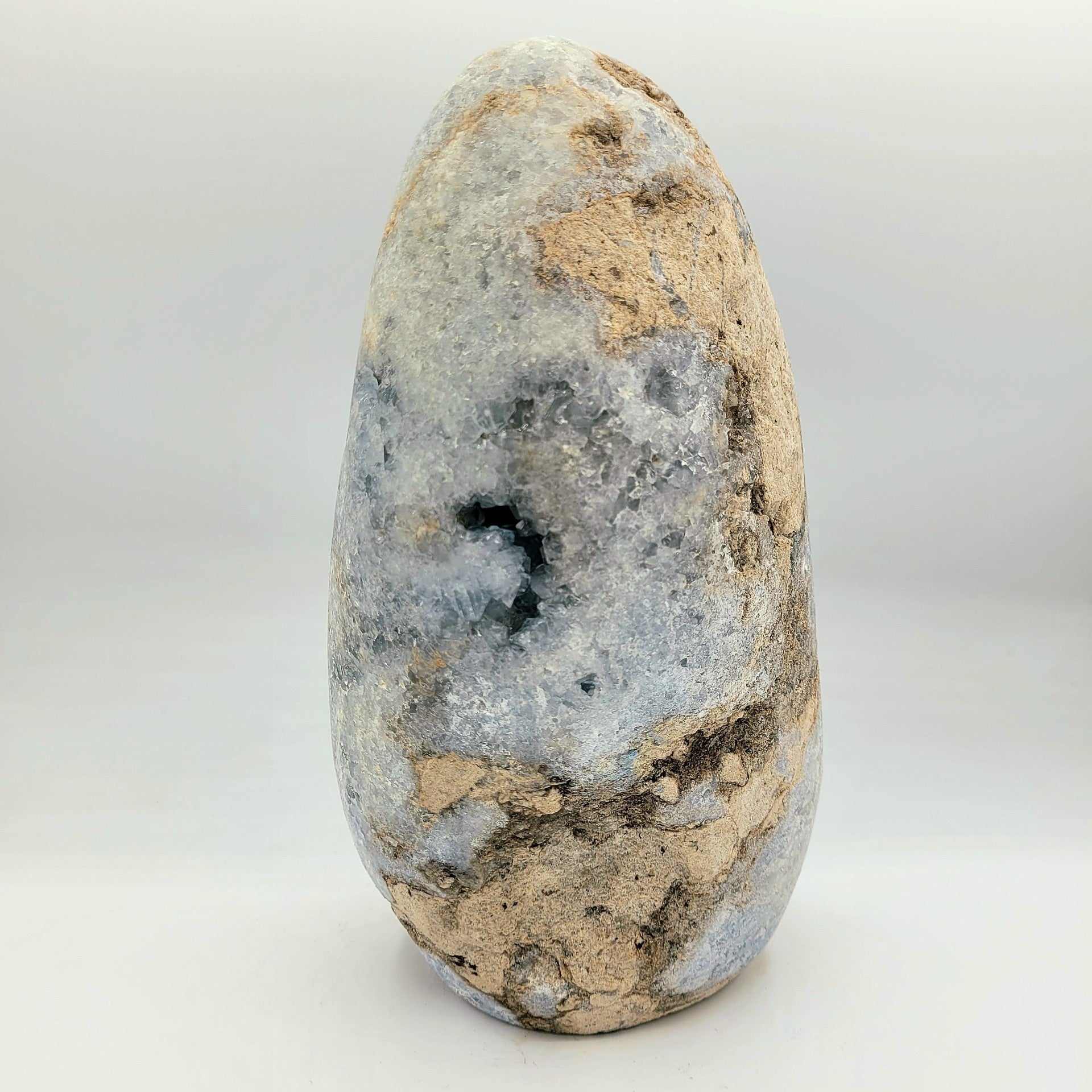 Célestine – Géode cristallisée, bords polis (4,275 kg)