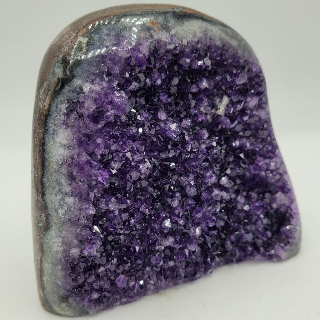 Druse d’Améthyste d’Uruguay – Brute, bords polis (1,365 kg)