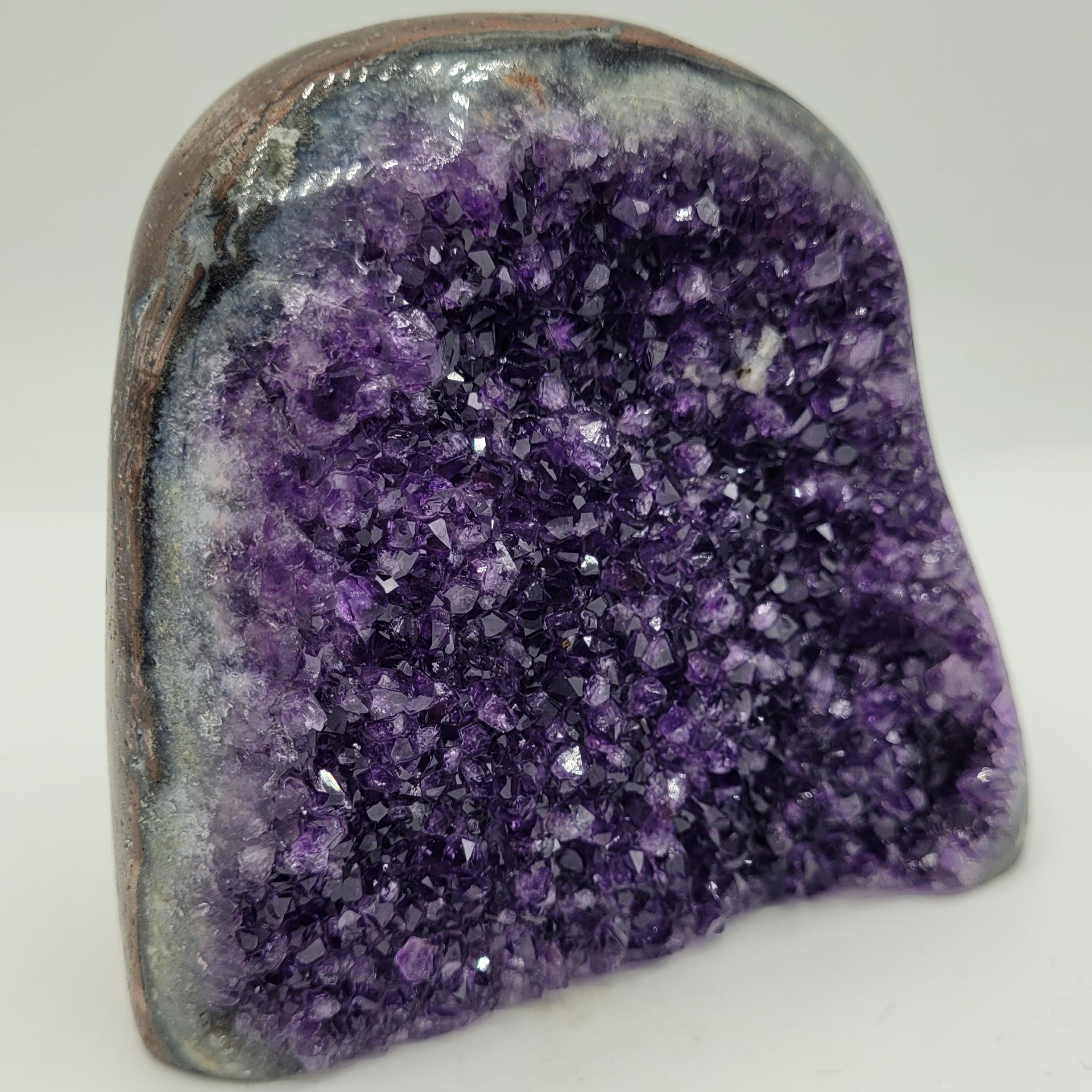 Druse d’Améthyste d’Uruguay – Brute, bords polis (1,365 kg)