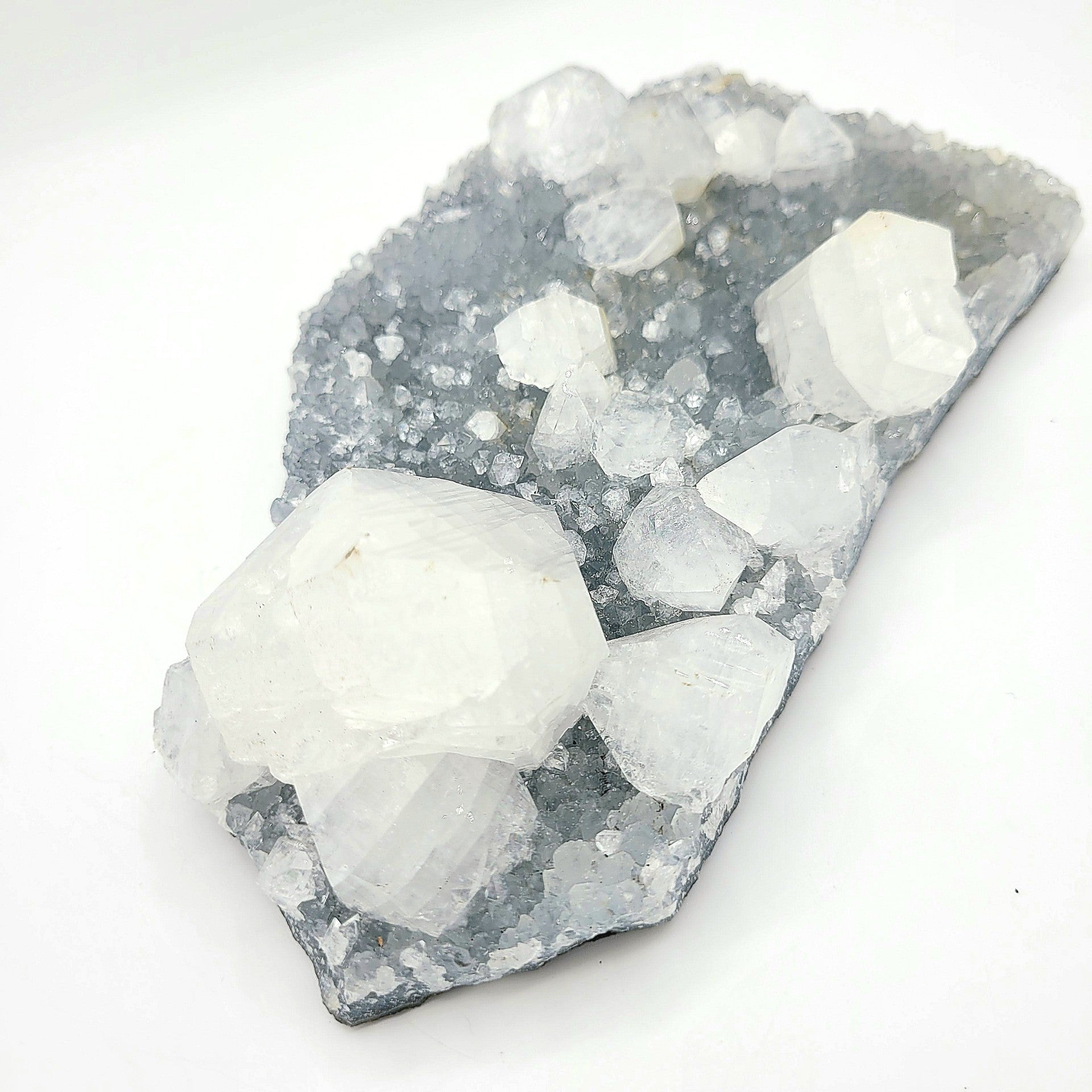 Zéolite Cristallisée – Spécimen naturel (786 g)