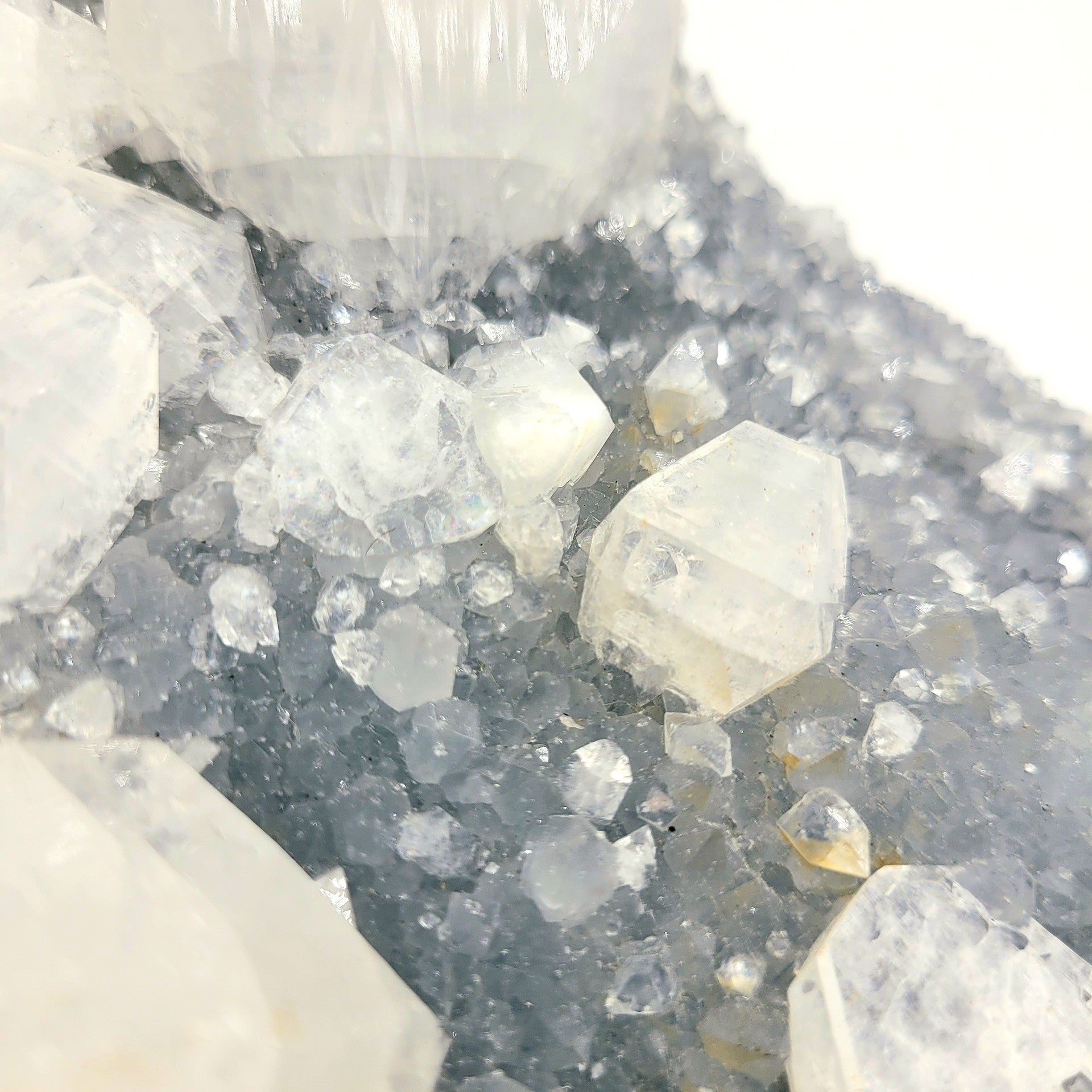 Zéolite Cristallisée – Spécimen naturel (786 g)