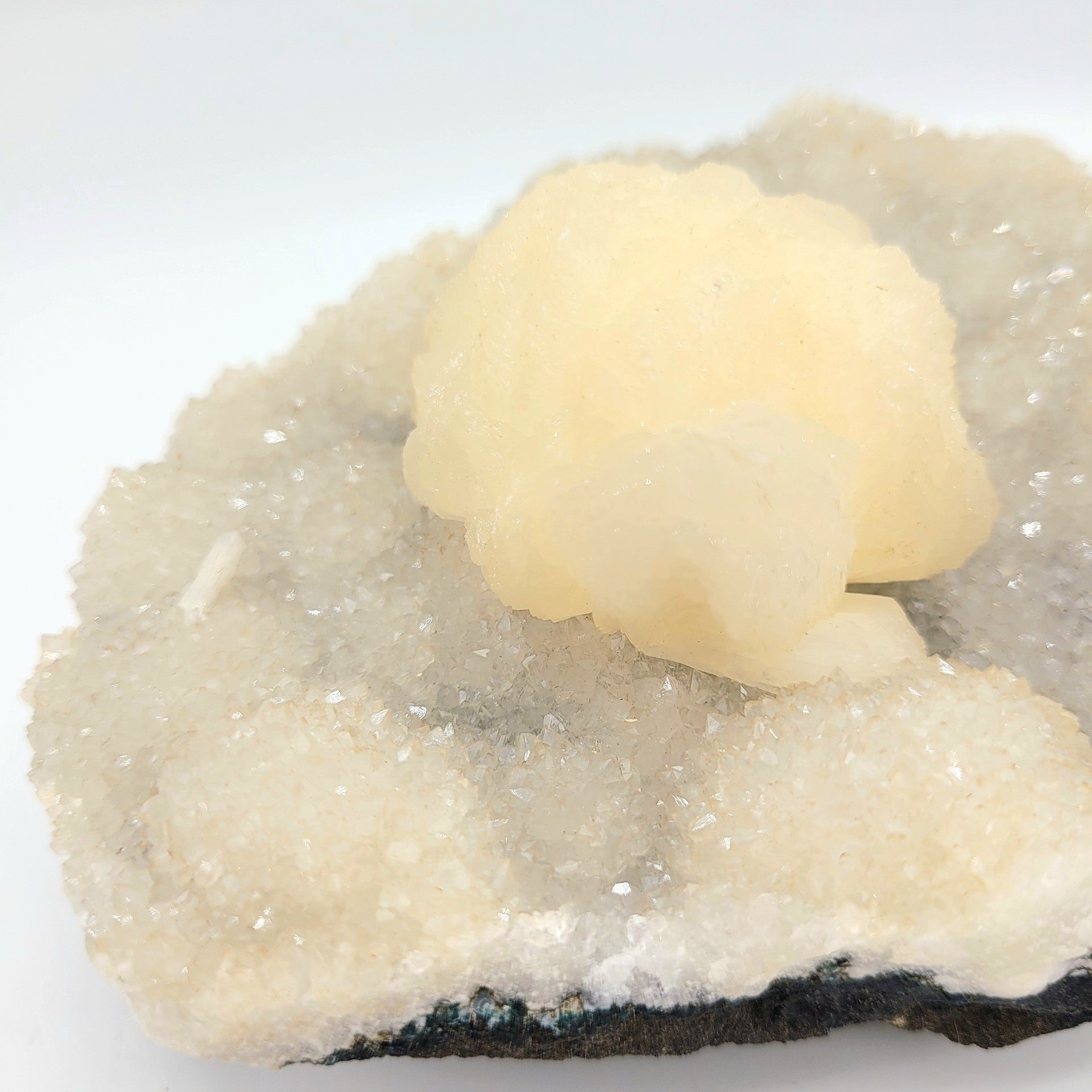 Zéolite Cristallisée – Spécimen naturel (1,02 kg)